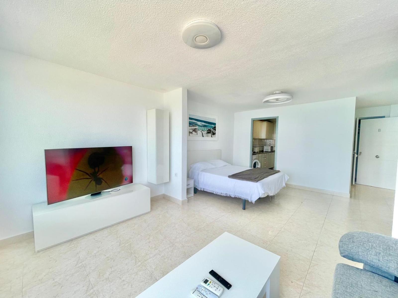 Torre Coblanca Seafront Apartment *
